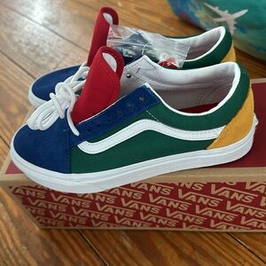 Old Skool Vans Men’s 5.5 women size 7 never warn new with tags and box